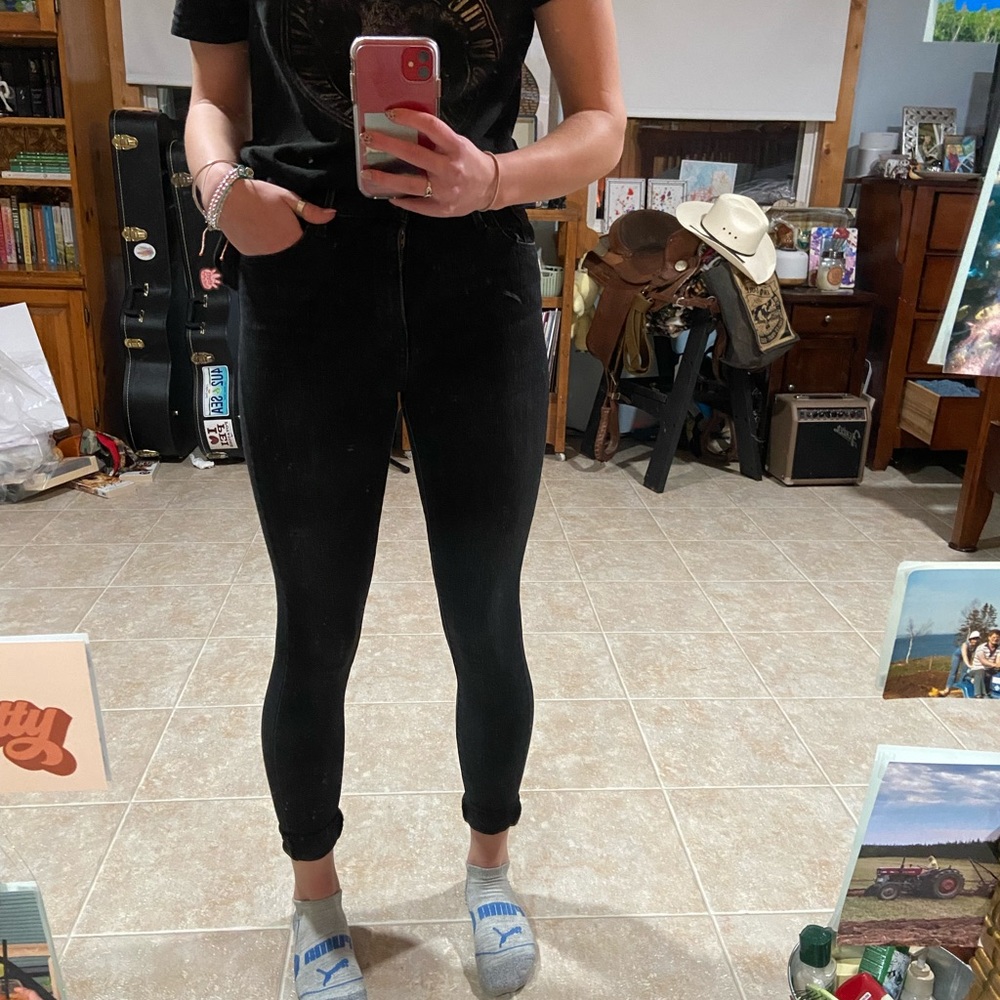 Black Levi’s jeans